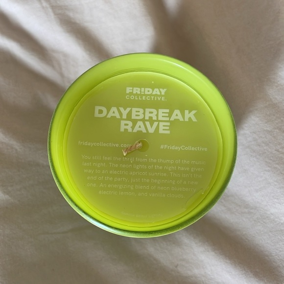 NEW Friday Collective Daybreak Rave 8oz 1-Wick Glass Candle in Green - Picture 4 of 8